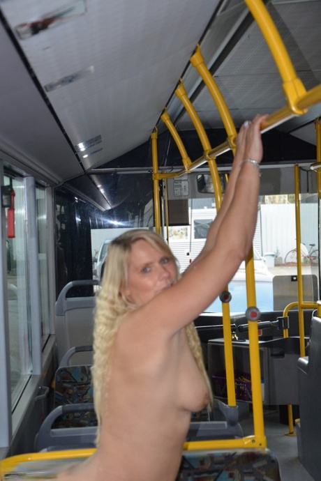 studentessa universitaria bionda e tettona porno di nudi img