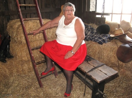 ragazza alta, bionda, capelli corti xxx di alta qualità img