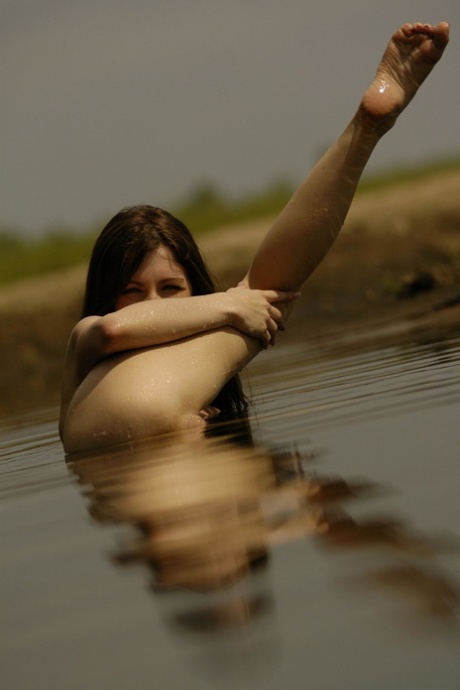sesso adolescenziale bruna libero nudo fotografie